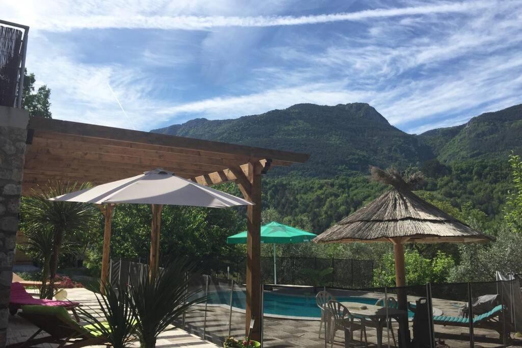 Petit 2P au coeur des montagnes avec spa Puget-Théniers Extérieur photo