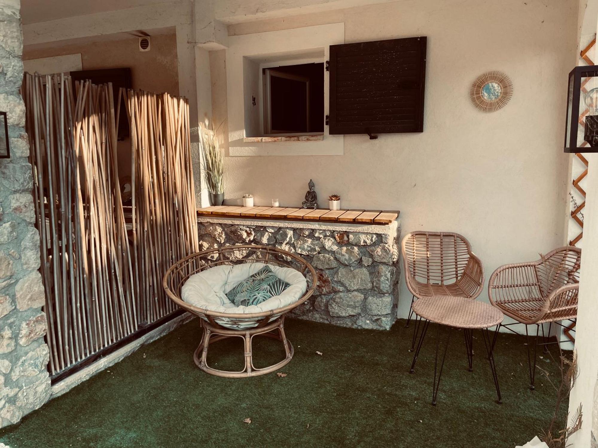 Petit 2P au coeur des montagnes avec spa Puget-Théniers Extérieur photo